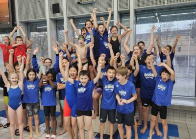 Minioren juigen na de overwinning
